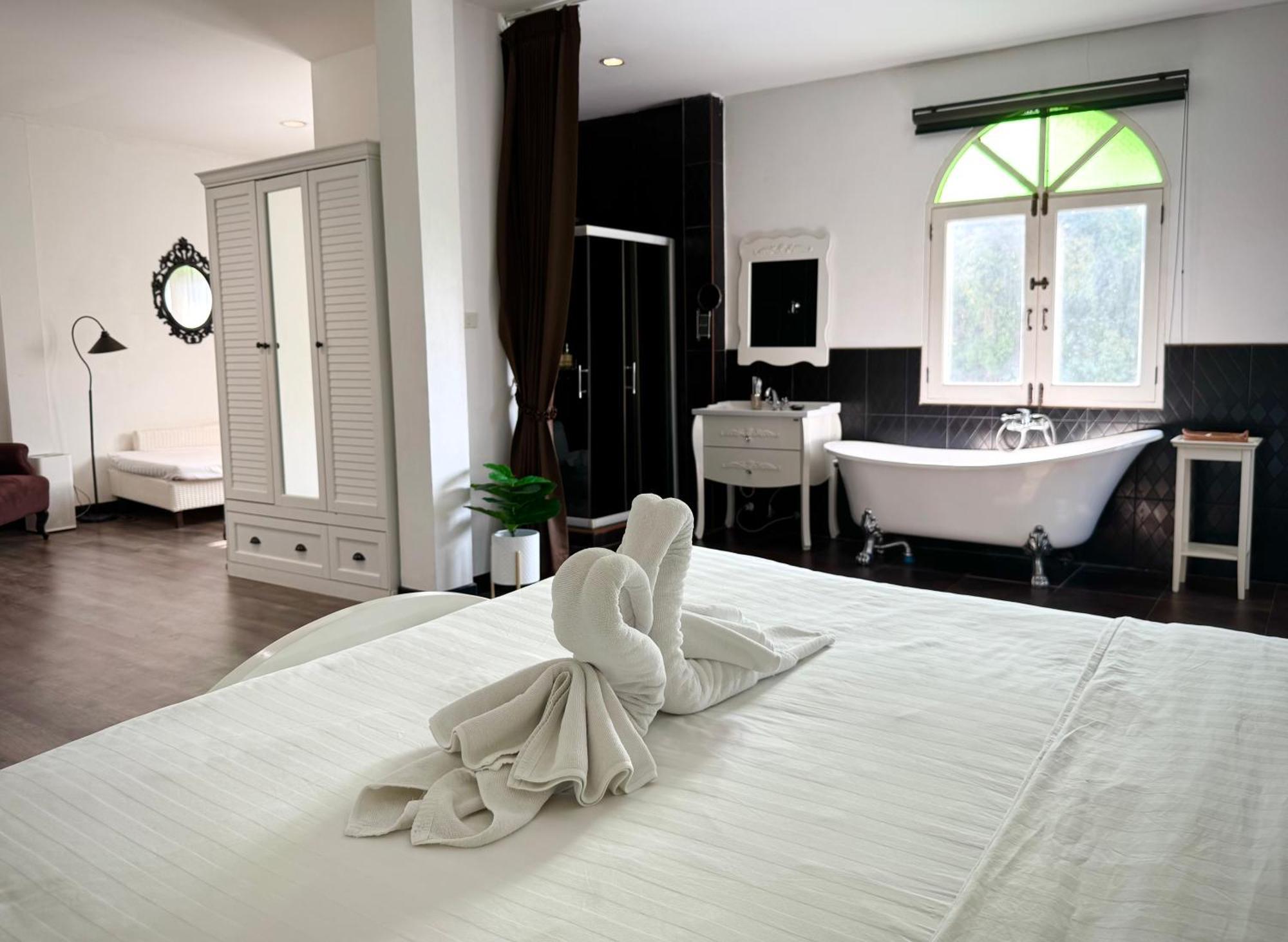 Nidhra Lanna Hotel Chiang Mai Exterior photo